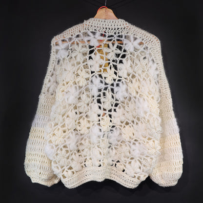 Haakpakket - MYPZ kort bombervest Wildflower Off White (ENG-DE-NL-ES-FR-IT-DA-SV-NO)