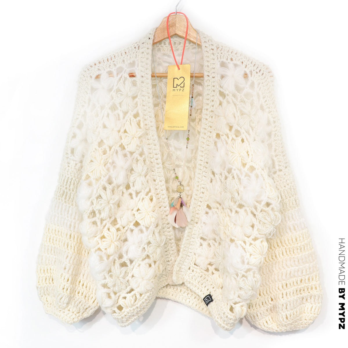 Haakpakket - MYPZ kort bombervest Wildflower Off White (ENG-DE-NL-ES-FR-IT-DA-SV-NO)